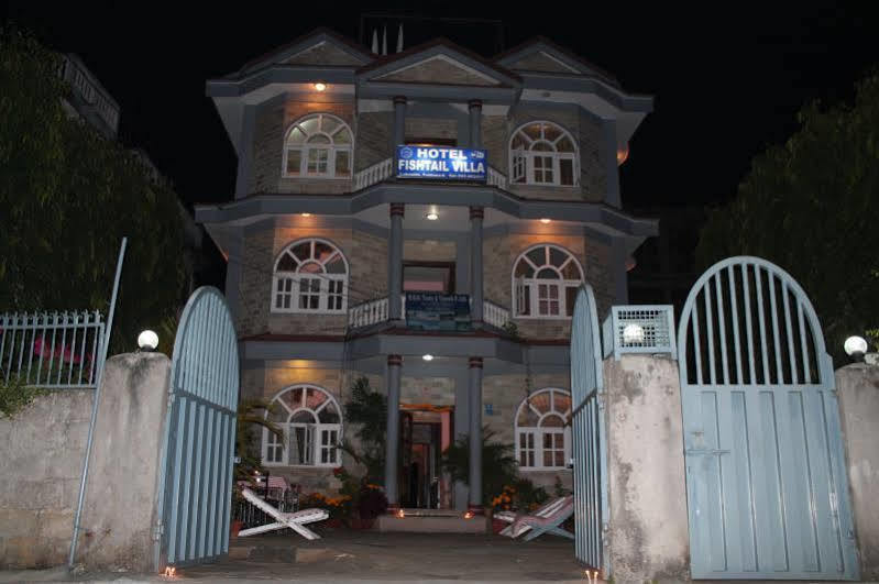 بوكْرا Hotel Fishtail Villa المظهر الخارجي الصورة